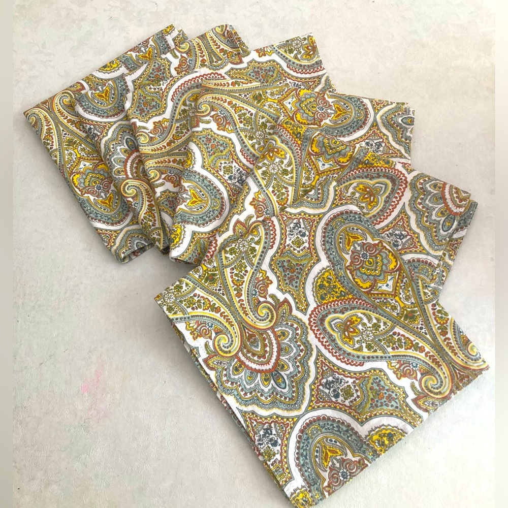 Nicole Miller green/yellow/gray paisley NWOT napkins